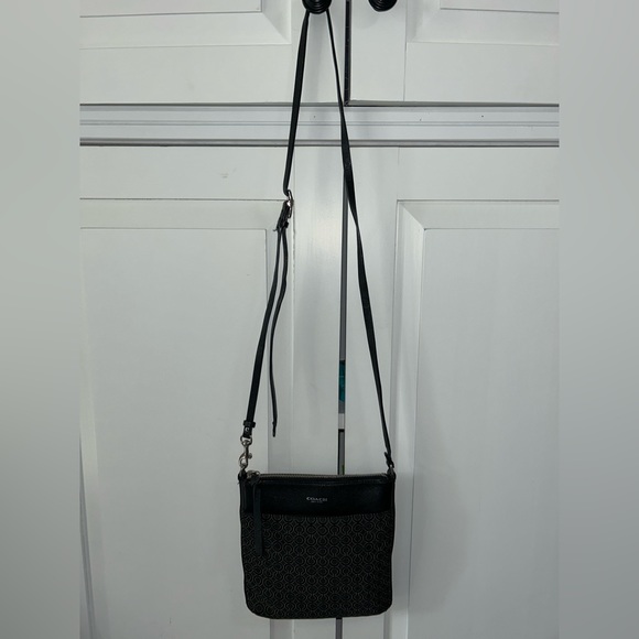 Coach Purse 🖤 - Picture 4 of 6